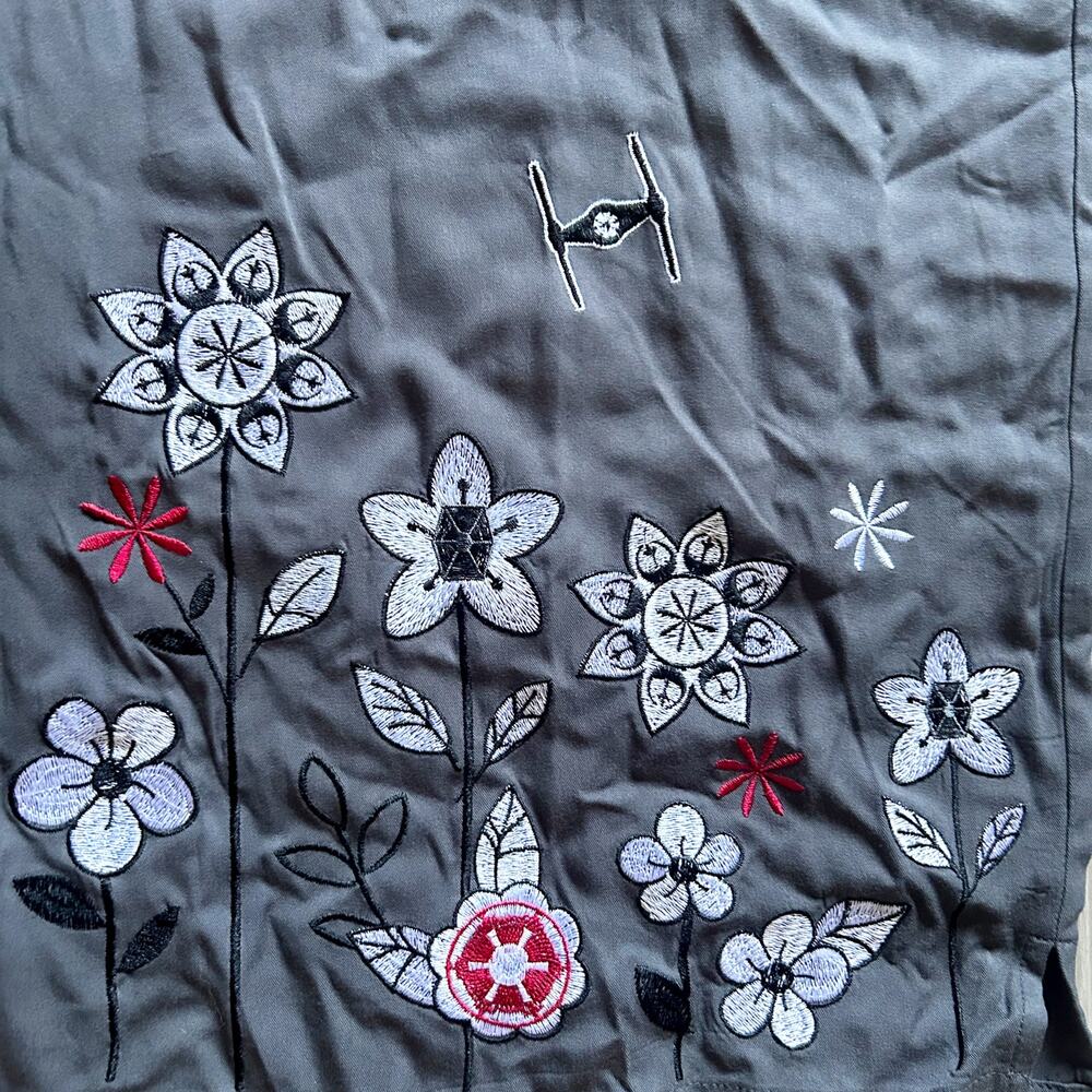 Star Wars Dark Side Floral Button-Up Men’s Gray Our Universe Embroidery Sz 2X - Picture 5 of 8